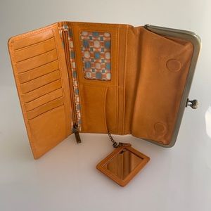 Hobo wallet international Rachel trifold clutch